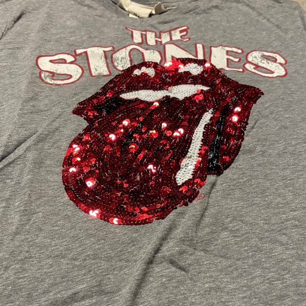 Gray T-Shirt with Red Sequin Rolling Stones Design made for H&M - Picture 6 of 6